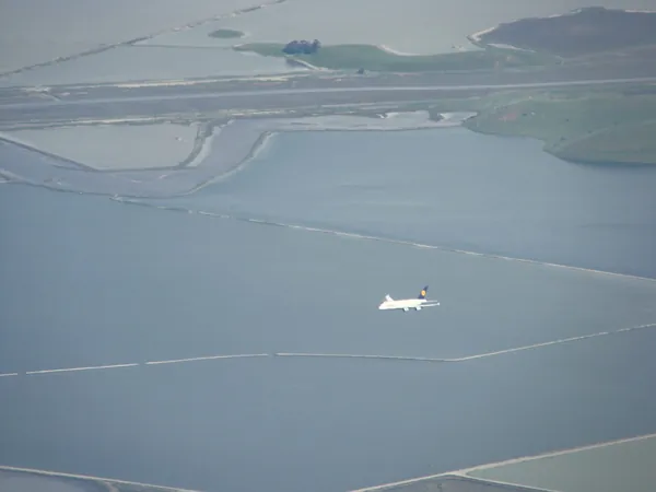 Airbus A380 of Lufthansa 'final' for one of the parallel runways of San Francisco airport.