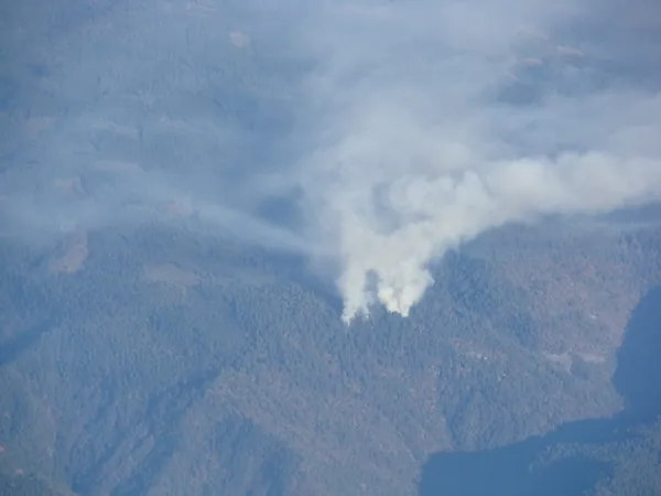 Forest fire just outside San Francisco while climbing for the return flight to Amsterdam.